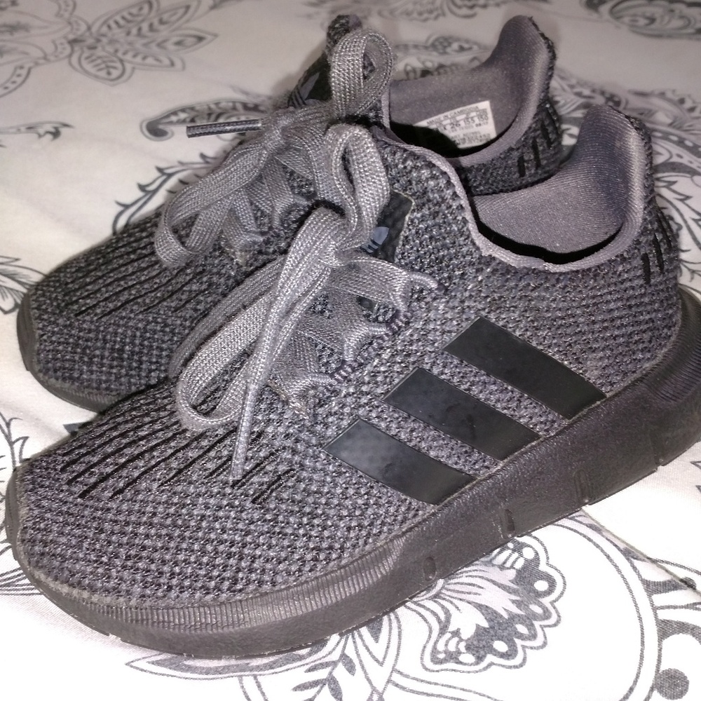 Boys sneakers